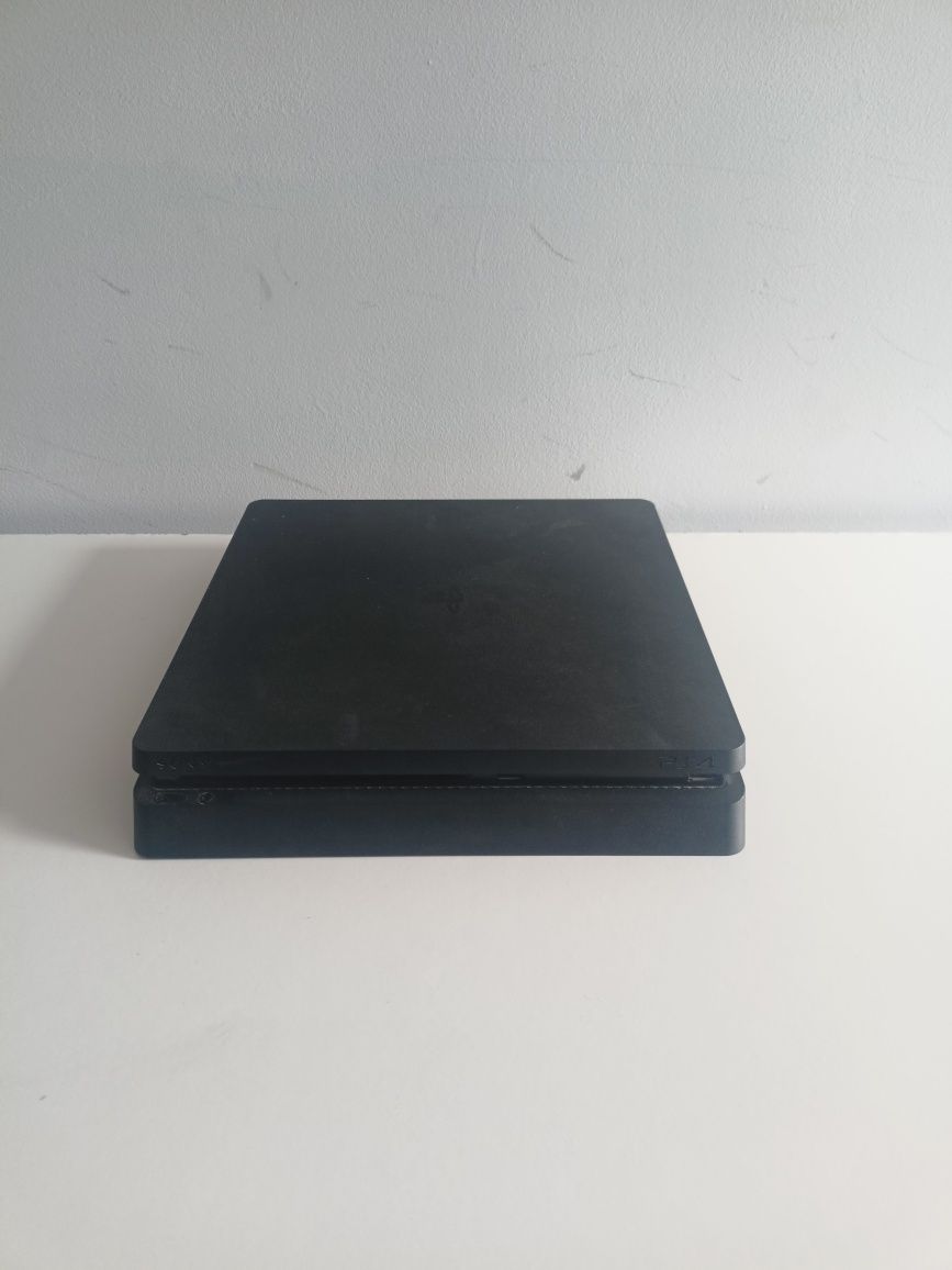 Sprzedam Konsole Ps 4 1Tb