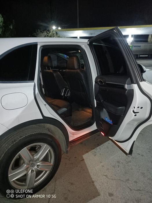 Продам сімейний автомобіль porsche cayenne на 3 л 2013 года