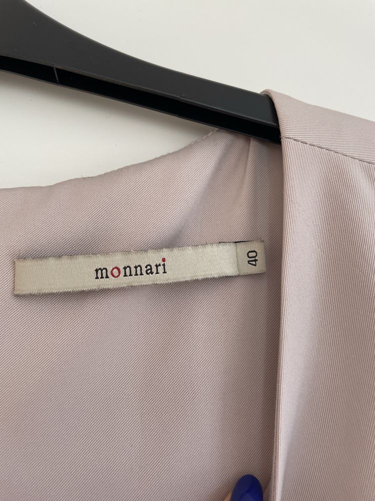 Elegancka beżowa sukienka Monnari