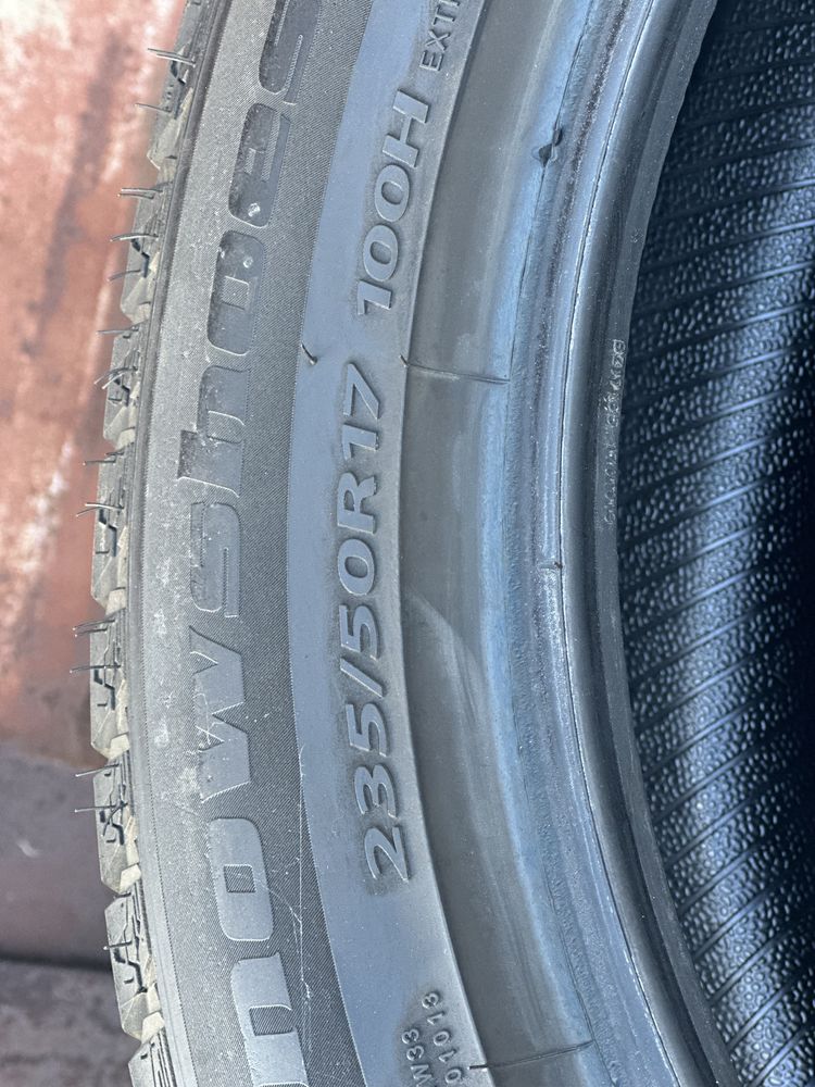 Продам зимнюю Резину 235/50 R17 состояние новой