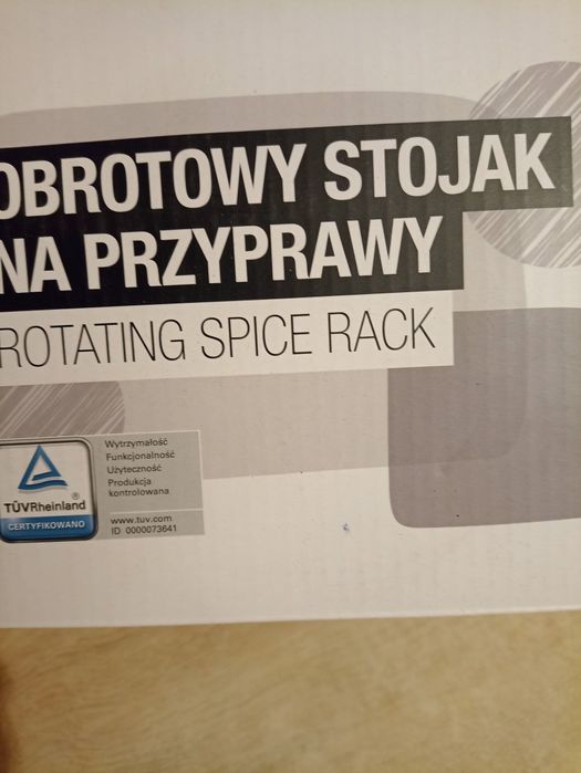 Obrotowy stojak na przyprawy.