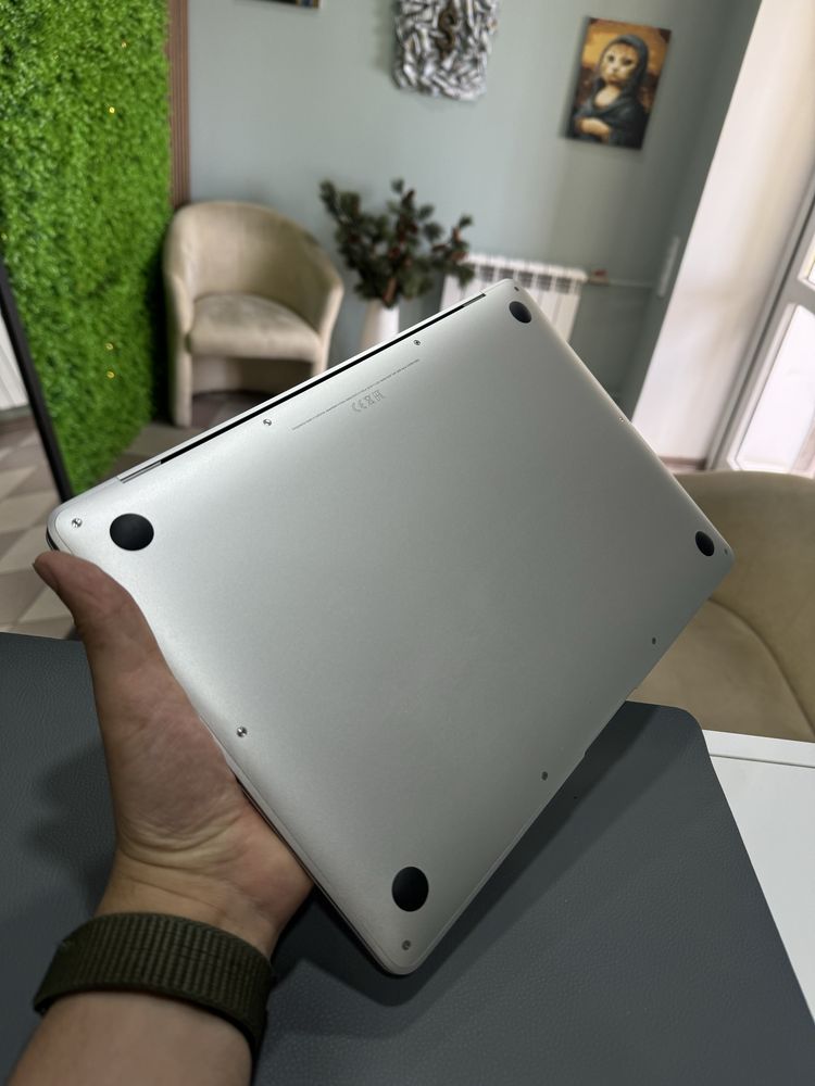 MacBook Air (M1, 2021) Silver, 256gb как новый
