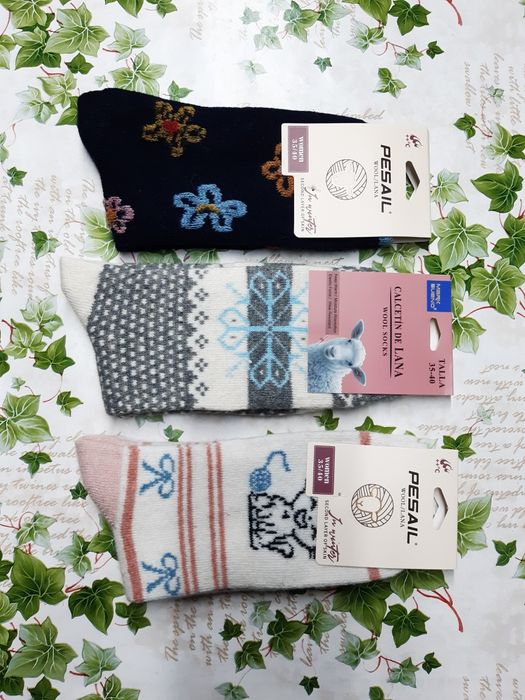 6 pares de meias em lã, quentinhas  (Novas)