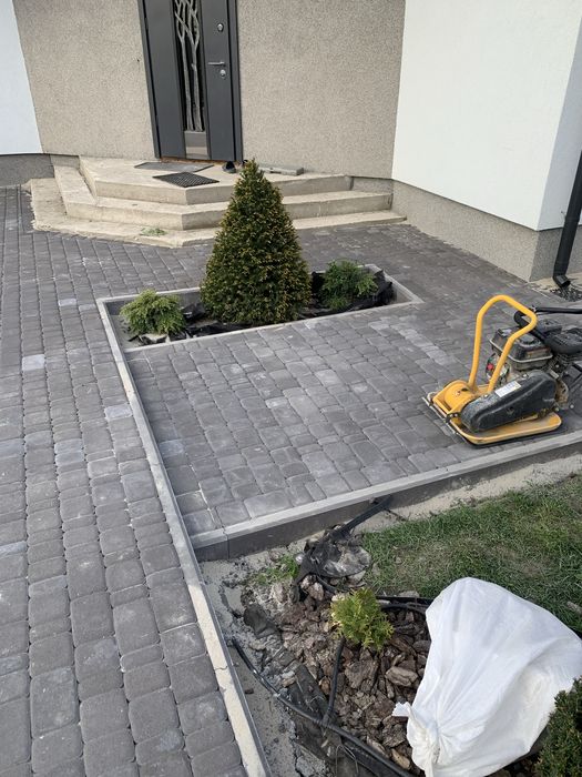 Укладка та продаж тротуарної плитки Київ та область