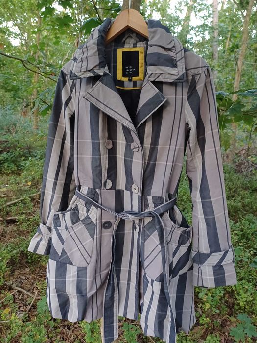 Płaszcz wczesnojesienny/wiosenny marki Betty Jackson rozmiar S/M.