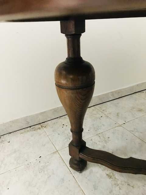 Mesa de Pião, antiga e bem estimada