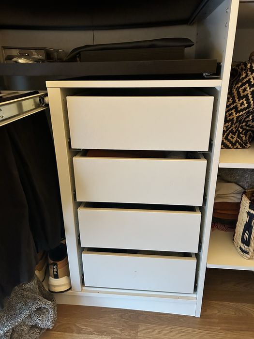 Gavetas e divisorias com calceiro ikea pax