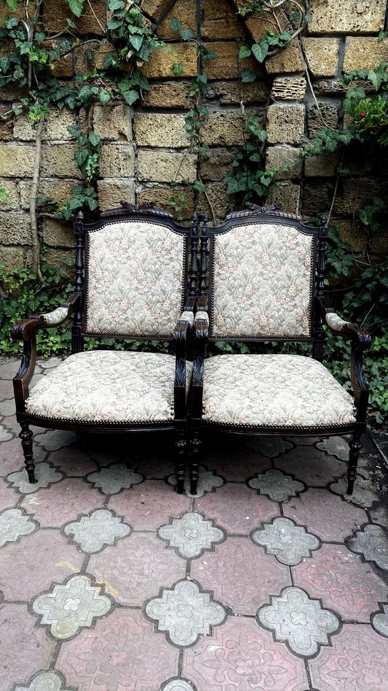 Кресла антикварные в гобелене, Франция. Цена за пару.