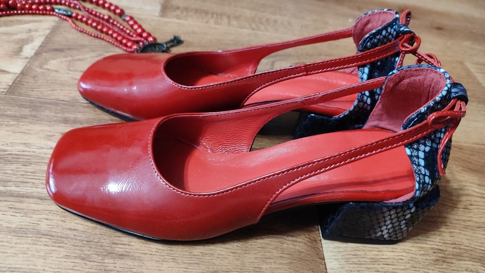 Туфлі червоні лакові