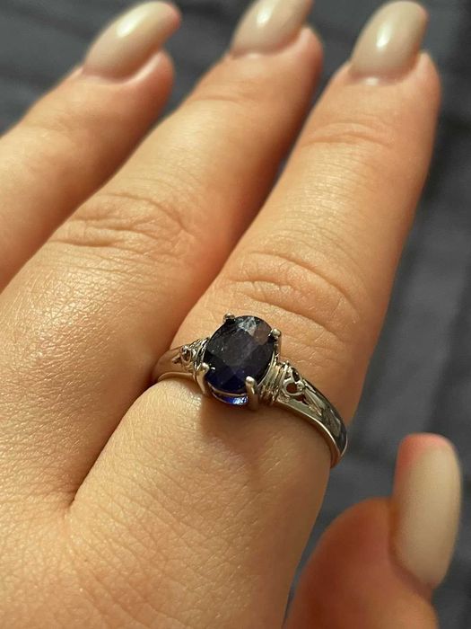 Серебряное кольцо с синим сапфиром. Размер 18 и больше