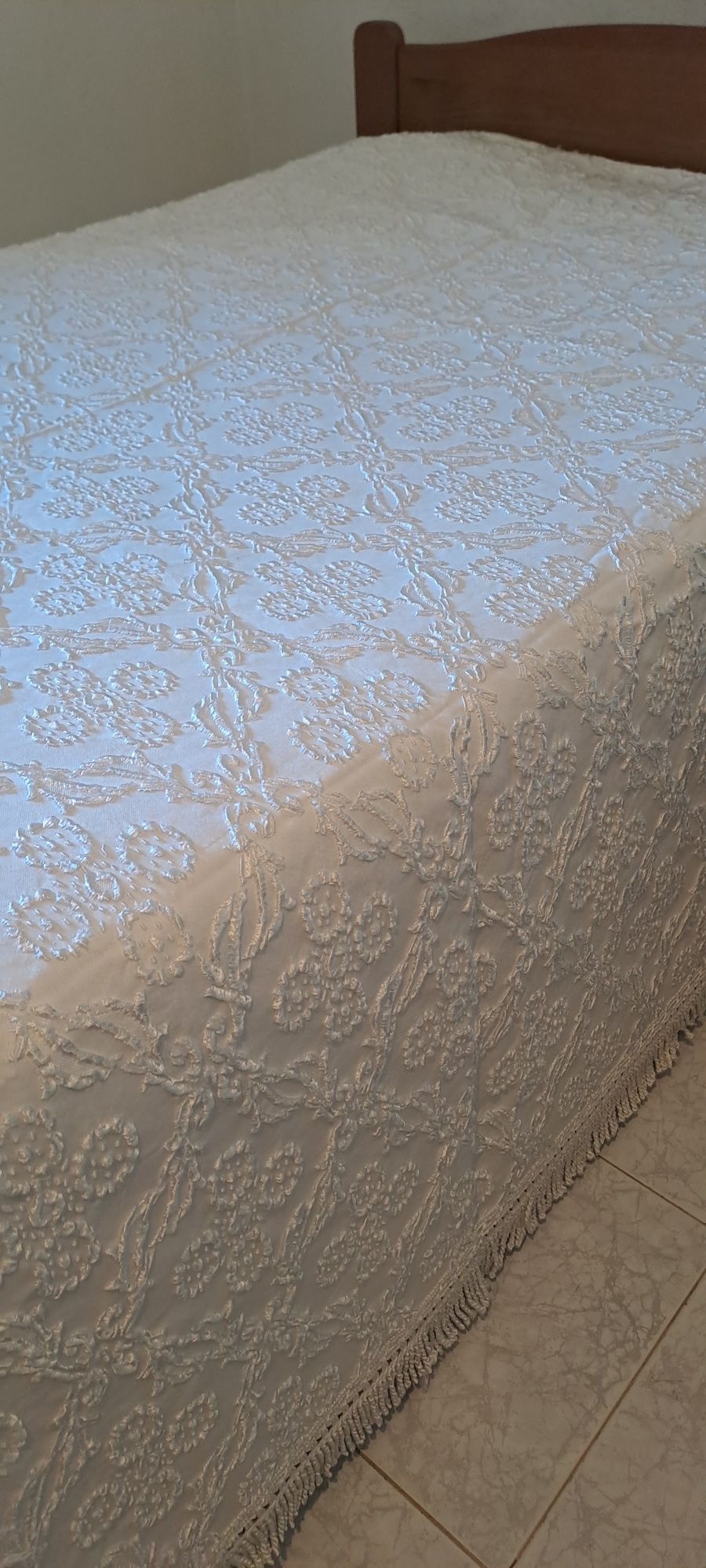 Colchaseda branca nova 215x190cm