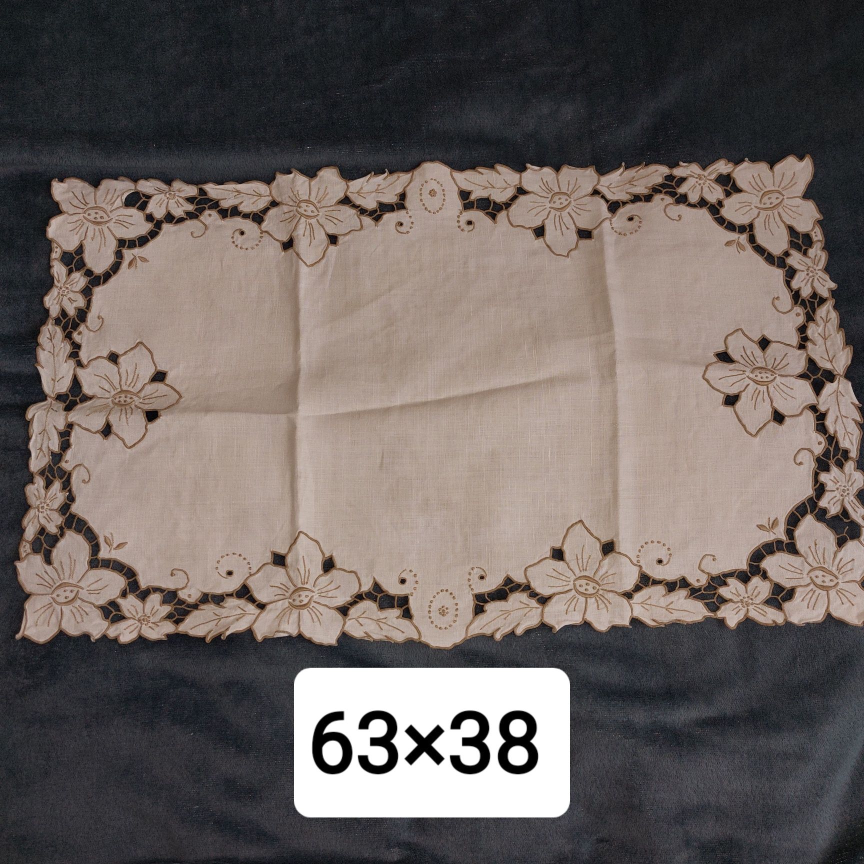 Серветка вишита 63х38