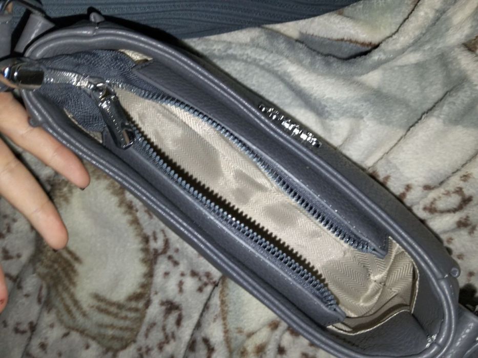 Сумка GUESS в хорошем состоянии