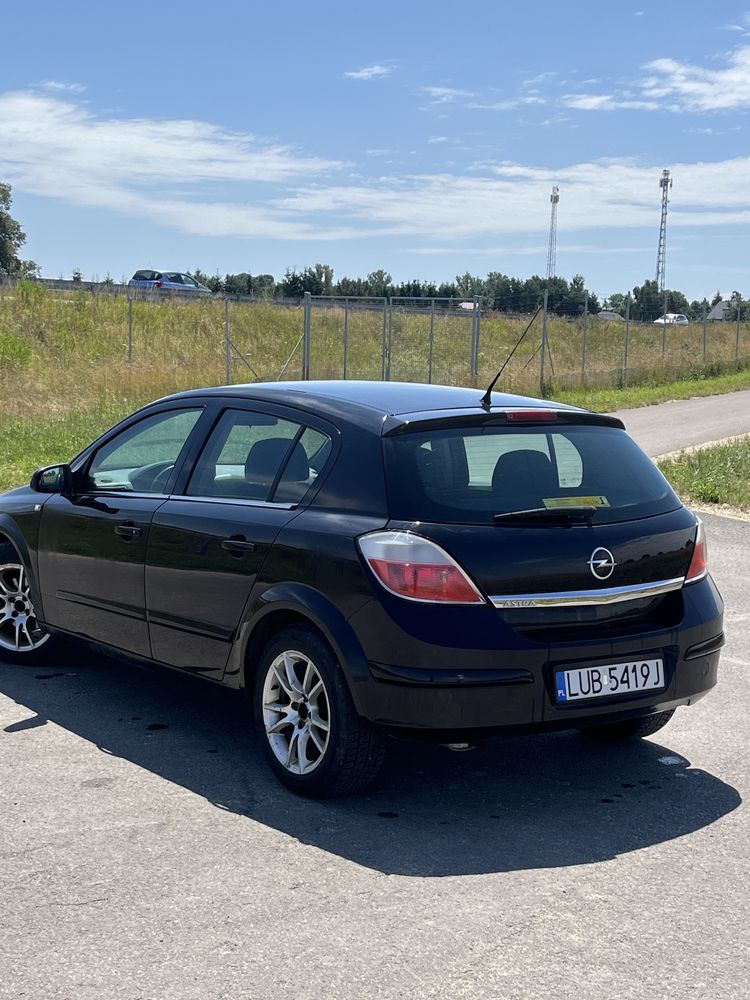 Opel Astra H    benzyna + gaz