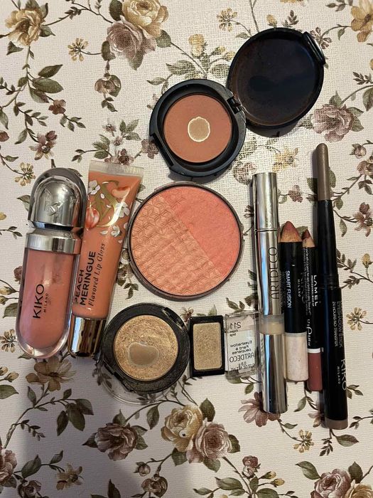 Косметика блиск, олівці, румяни