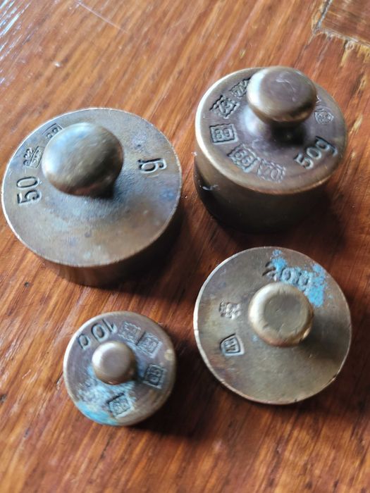 Stare przedwojenne mosiężne odważniki do wagi