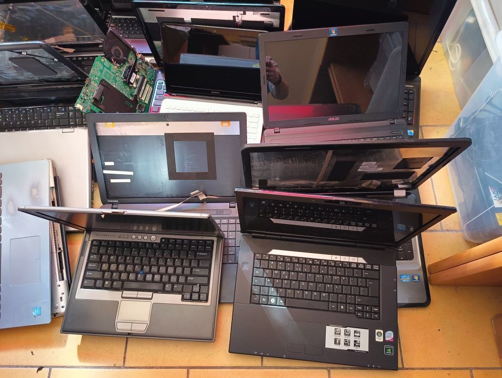 Laptopy złom komputerowy