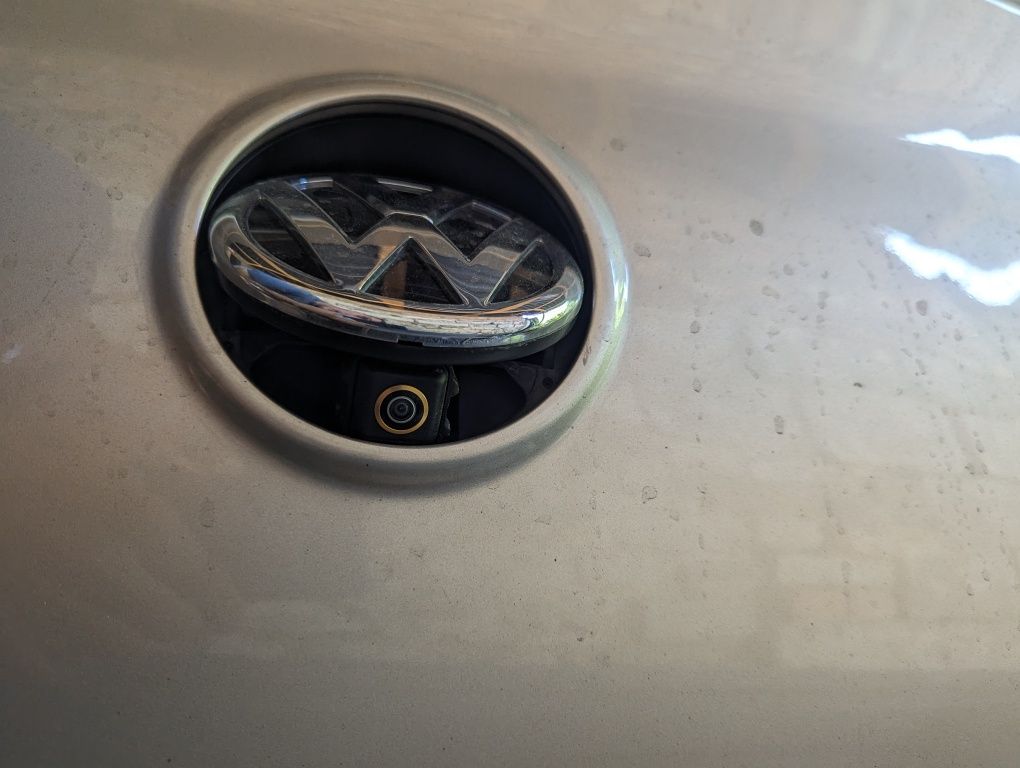 Камера заднего вида в значек VW Passat CC, B6/B7,B8, Arteon Golf 5/6/7