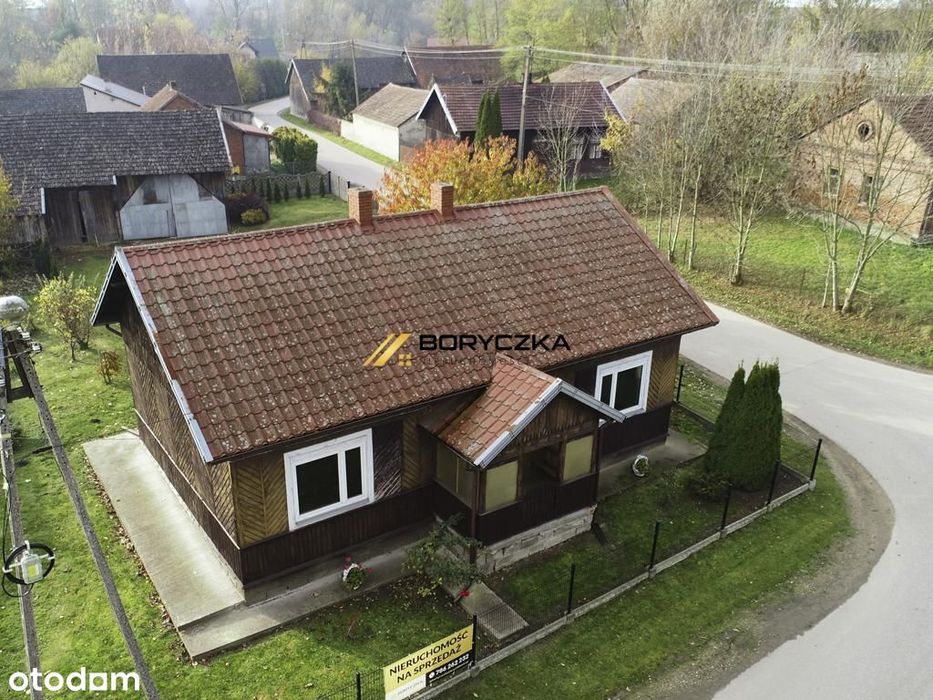 Urokliwy drewniany dom w Starym Korczynie.