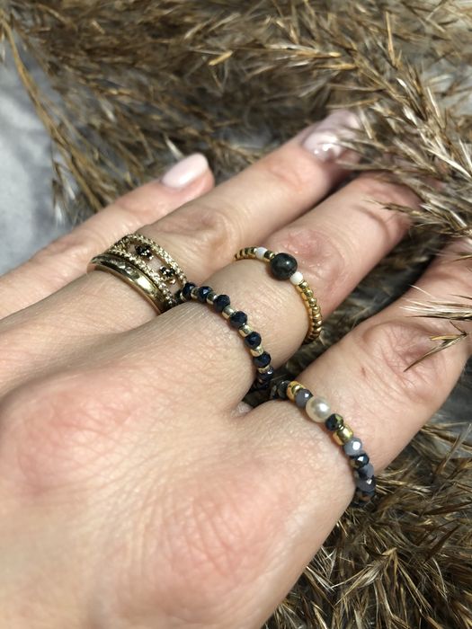 Pierścionek na elastycznej gumce z koralików