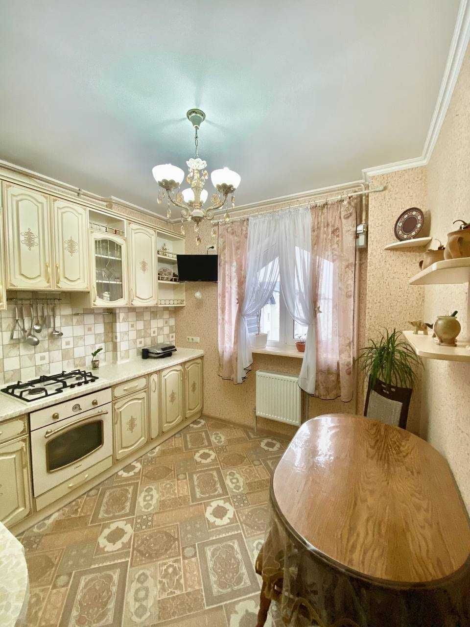 Продам двухкомнатную квартиру в пригороде Черноморск.