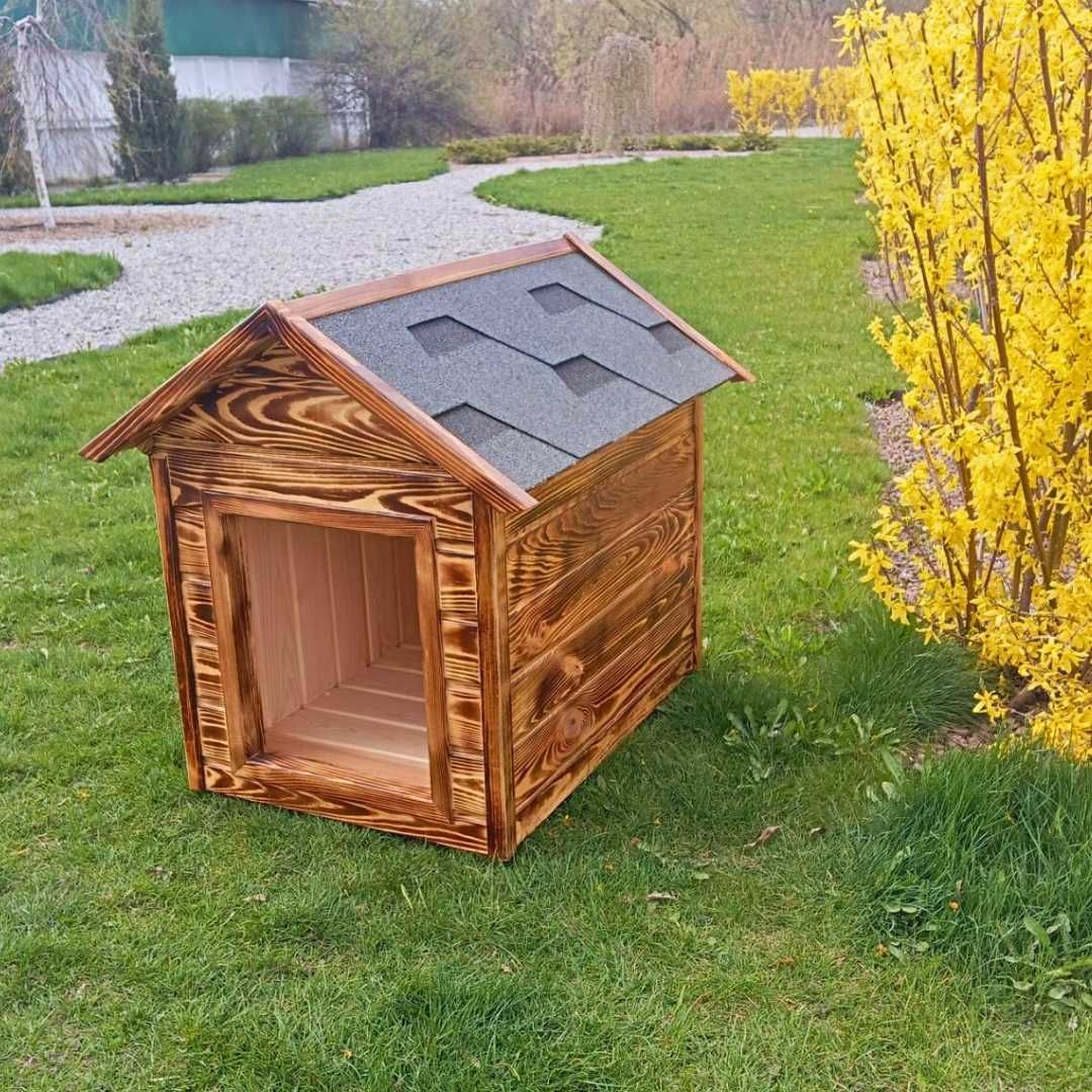 Дерев'яна будка для собак
