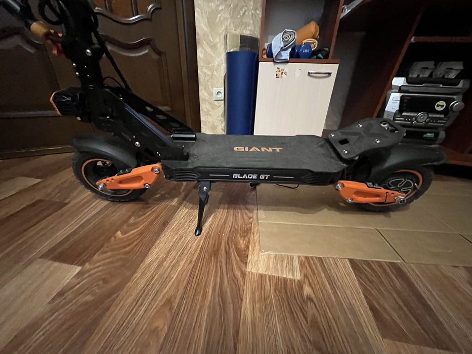 продам електро самокат Giant blade gt pro