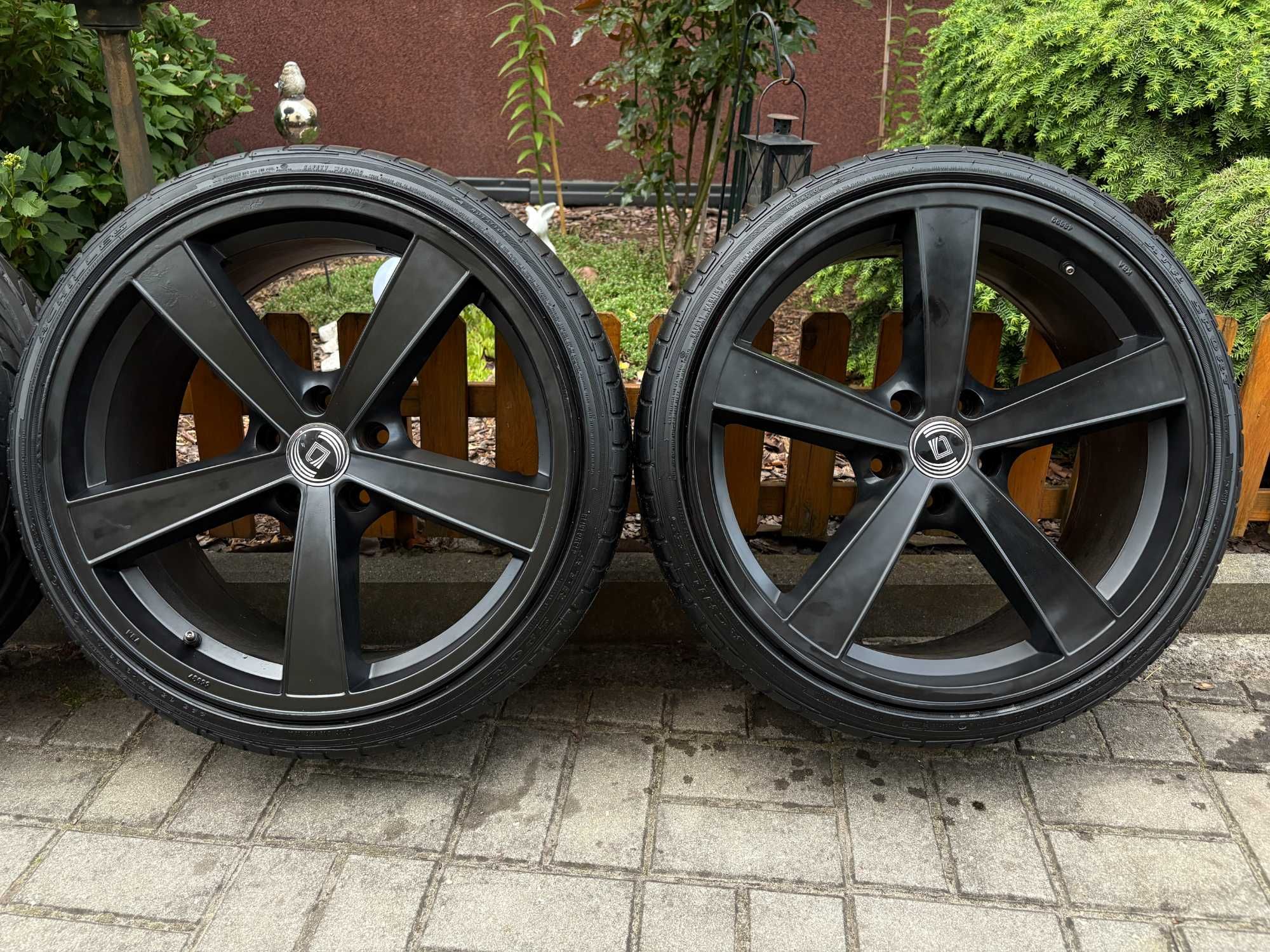 Alufelgi 19 cali 5x112 Golf Leon Octavia A3 A4 A5 Czarne łopaty Touran