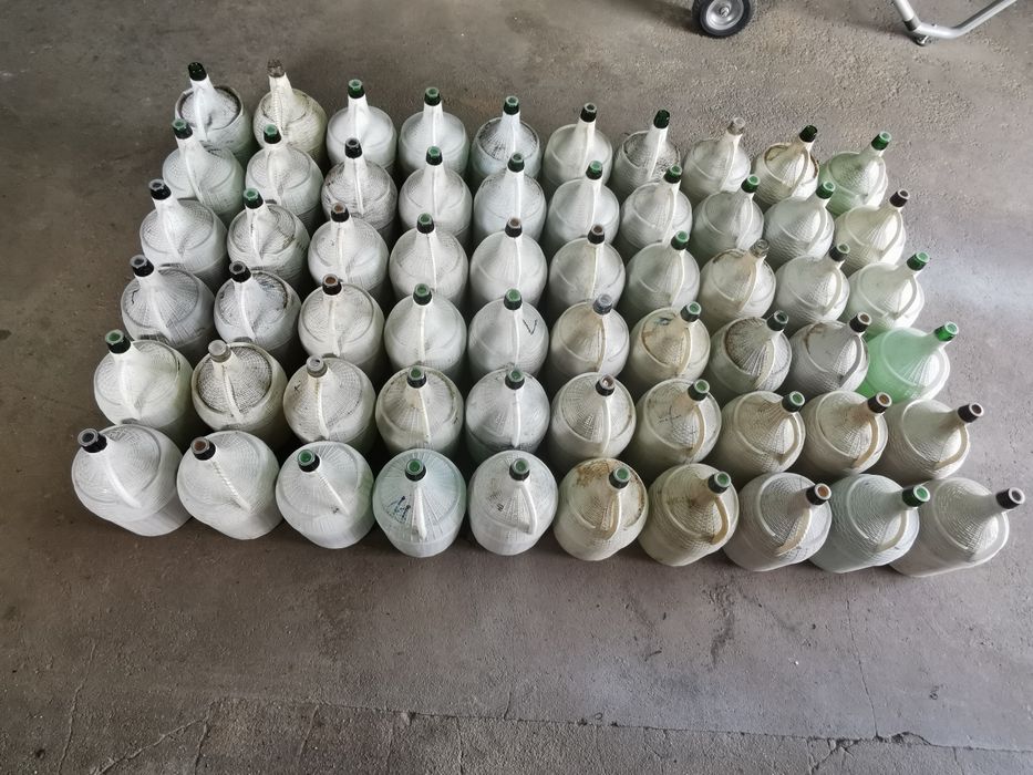 60 garrafões de 5 litros