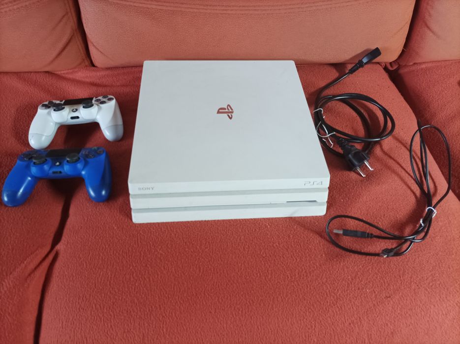 Konsola Sony Play Station 4 PRO, 1 TB + gra , stan bdb