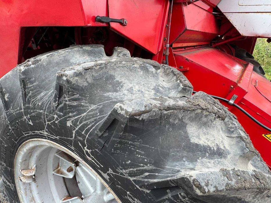 Свіжо привезений комбайн Massey Ferguson 20 48S Клас Sampo Норвегія