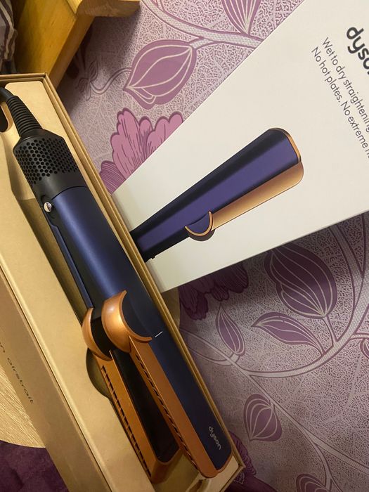 Dyson Airstrait фен оригінал 2 роки на гарантії