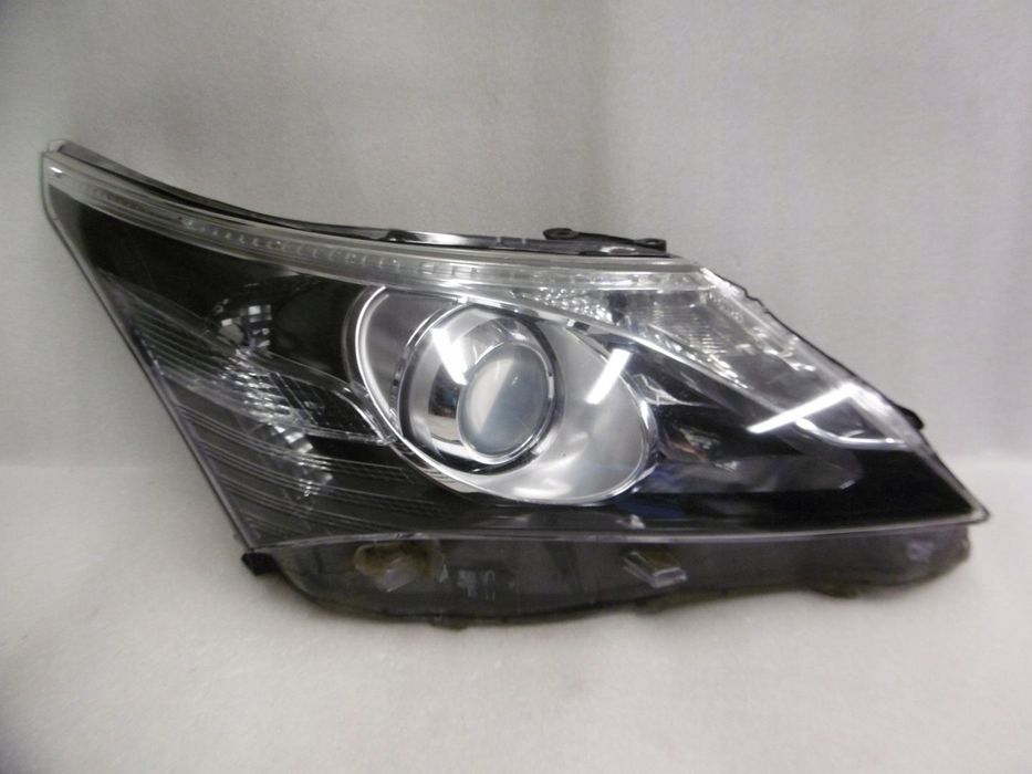 TOYOTA AVENSIS T27 12/15r LIFT - lampa przednia prawa