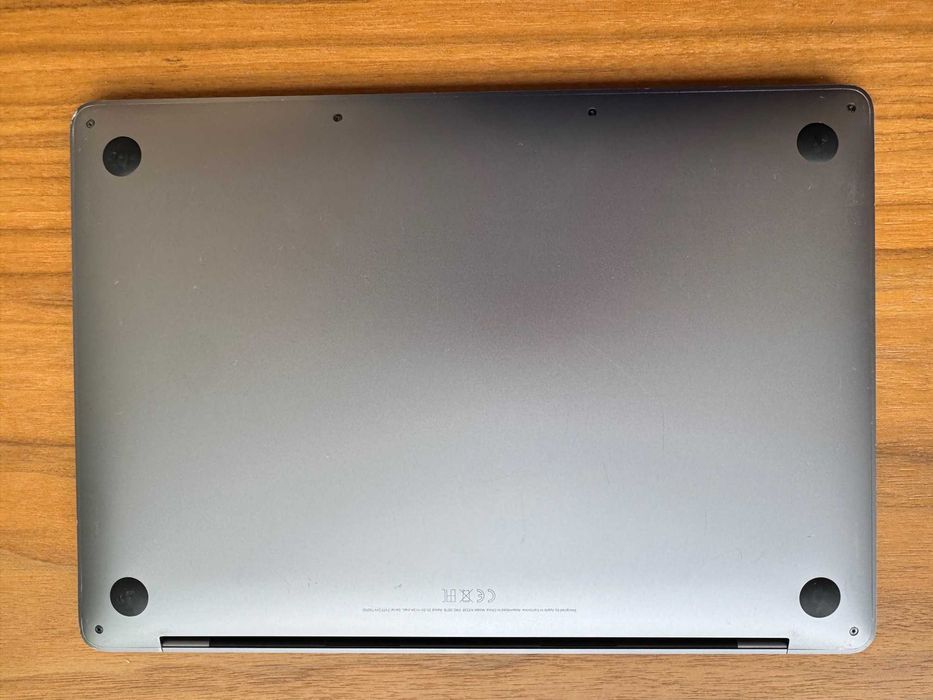 Apple MacBook Pro 13” M1 8GB RAM 256GB SSD – Stan bardzo dobry