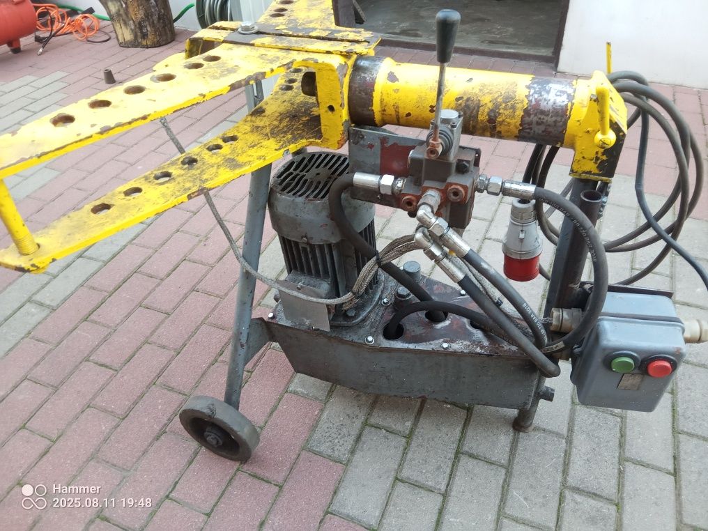 Gientarka do rur hydrauliczna na rozdzielaczu