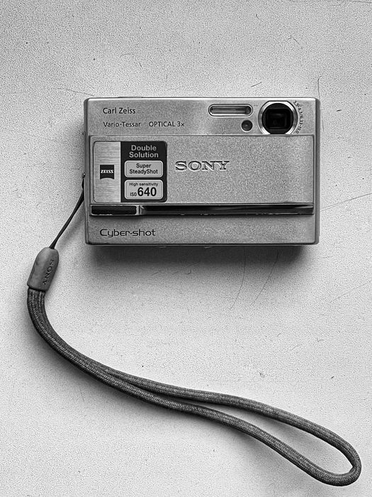 Sony Cyber-Shot T9
