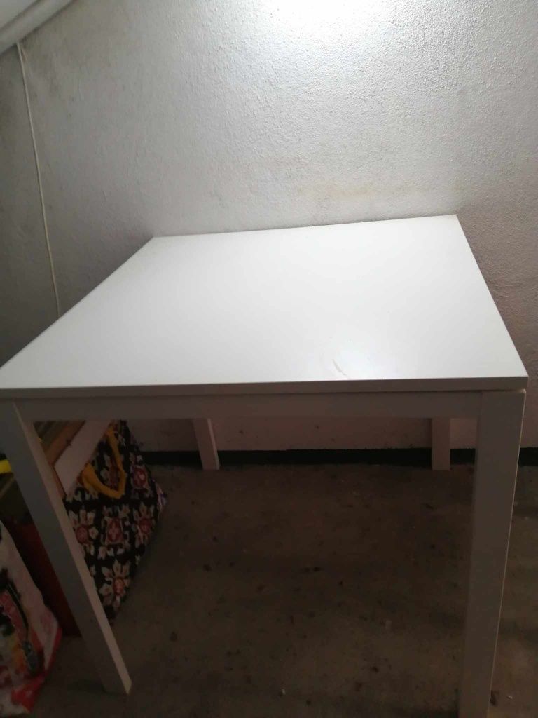 Mesa quadrada ikea