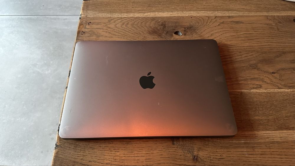 MacBook Air 13” 2020 i5 / 16GB RAM / SSD / Niemiecka klawiatura