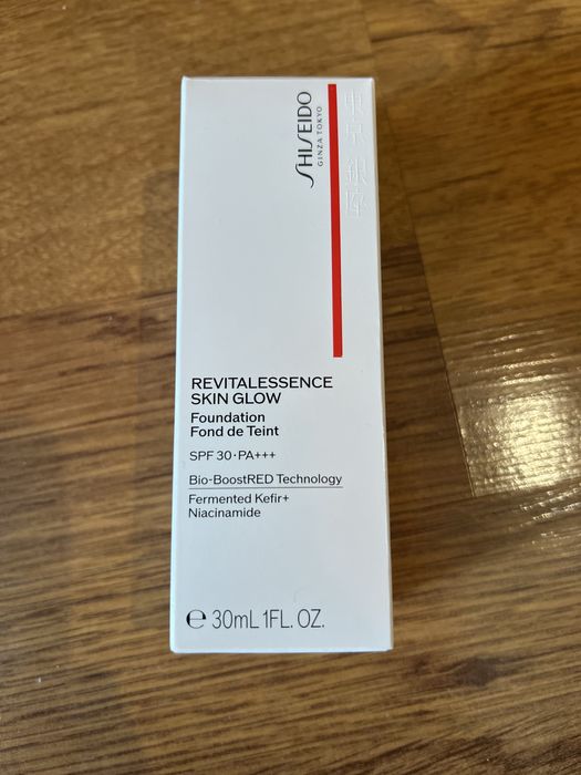 Тональний крем Shiseido Revitalessence Skin Glow Foundation 210 birch