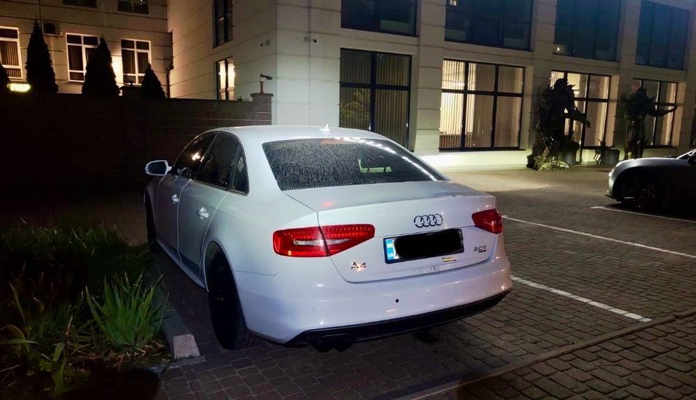 Продаю свою машину Audi A4 B8 2013 год. 2.0 Quattro .