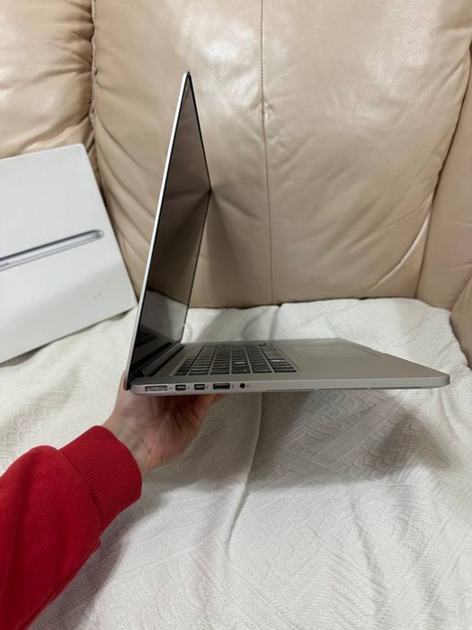 MacBook Pro 2015 15.4 16/256 GB!