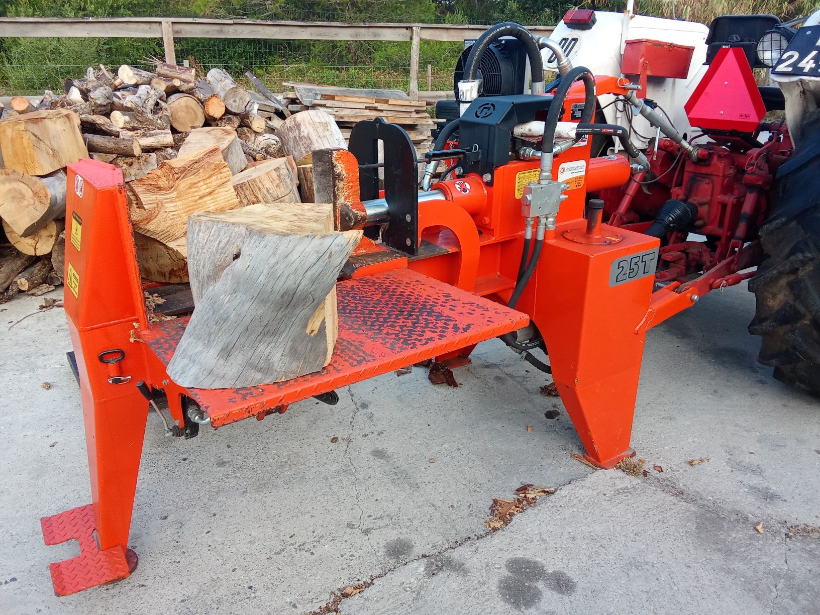 Trator David Brown 995 com rachador