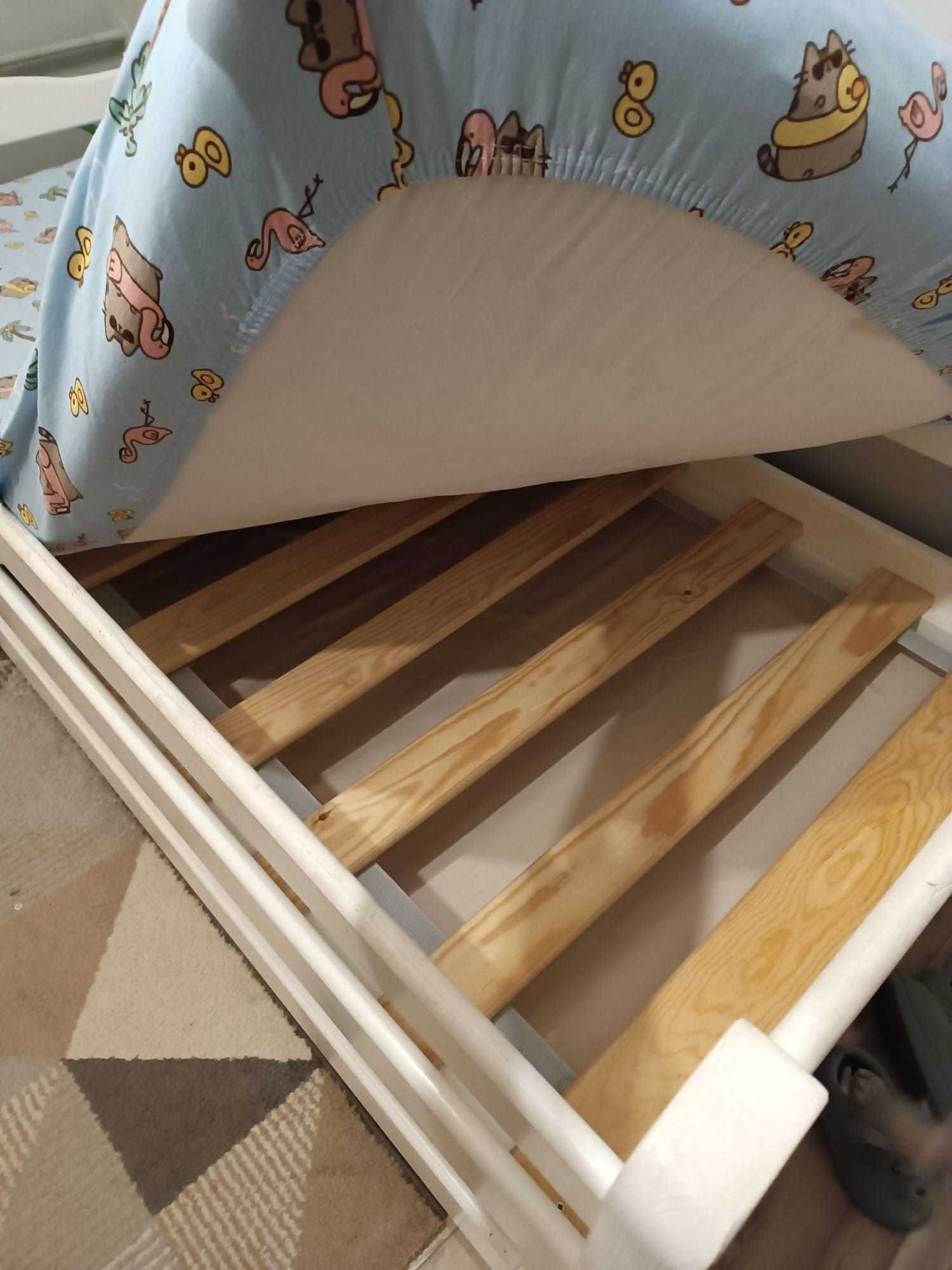 Łóżko drewniane dziecięce