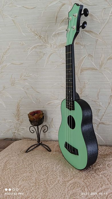 Комплект Укулеле -сопрано+чохол. Нове.