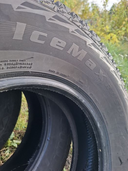 Шини зимові 225/70 r16 1 сезон відмінний стан.
