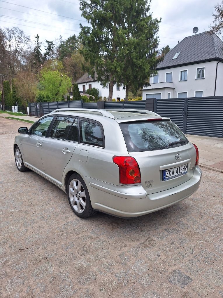 Toyota avensis t25 2.0 benzyna