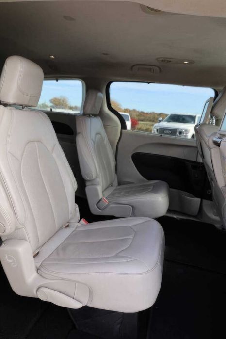 Chrysler Pacifica Touring-L Plus      2017