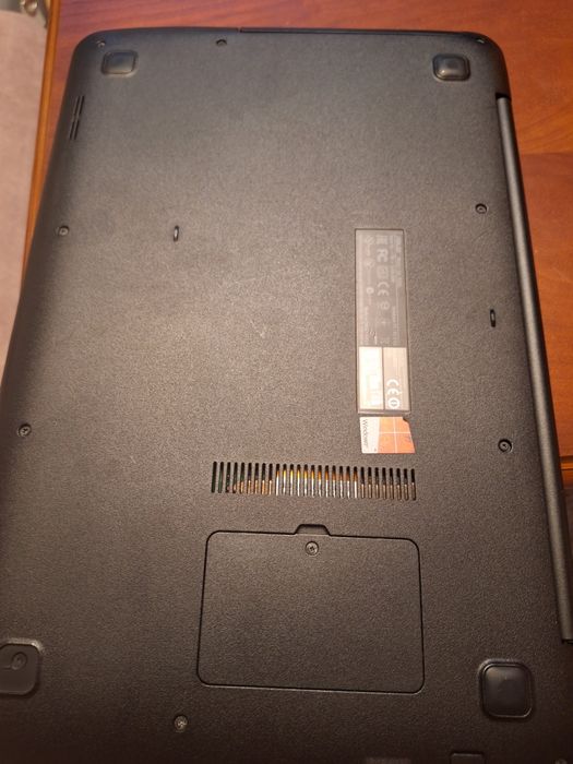 Laptop Asus model R556L