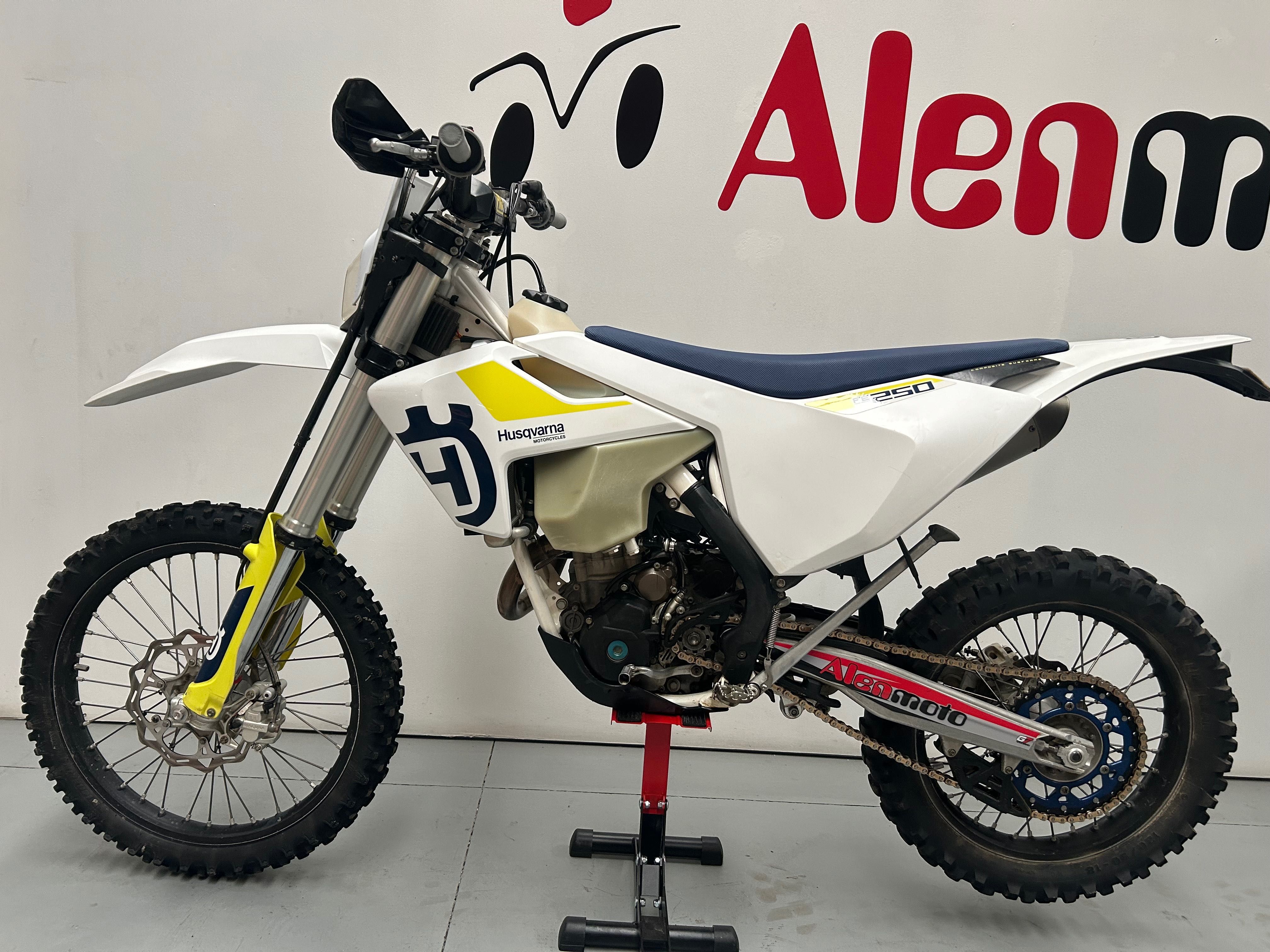 Mota Husqvarna 250