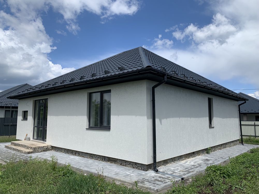 Продаж будинку з новим ремонтом і вбудованою кухнею,паркан,благоустрій